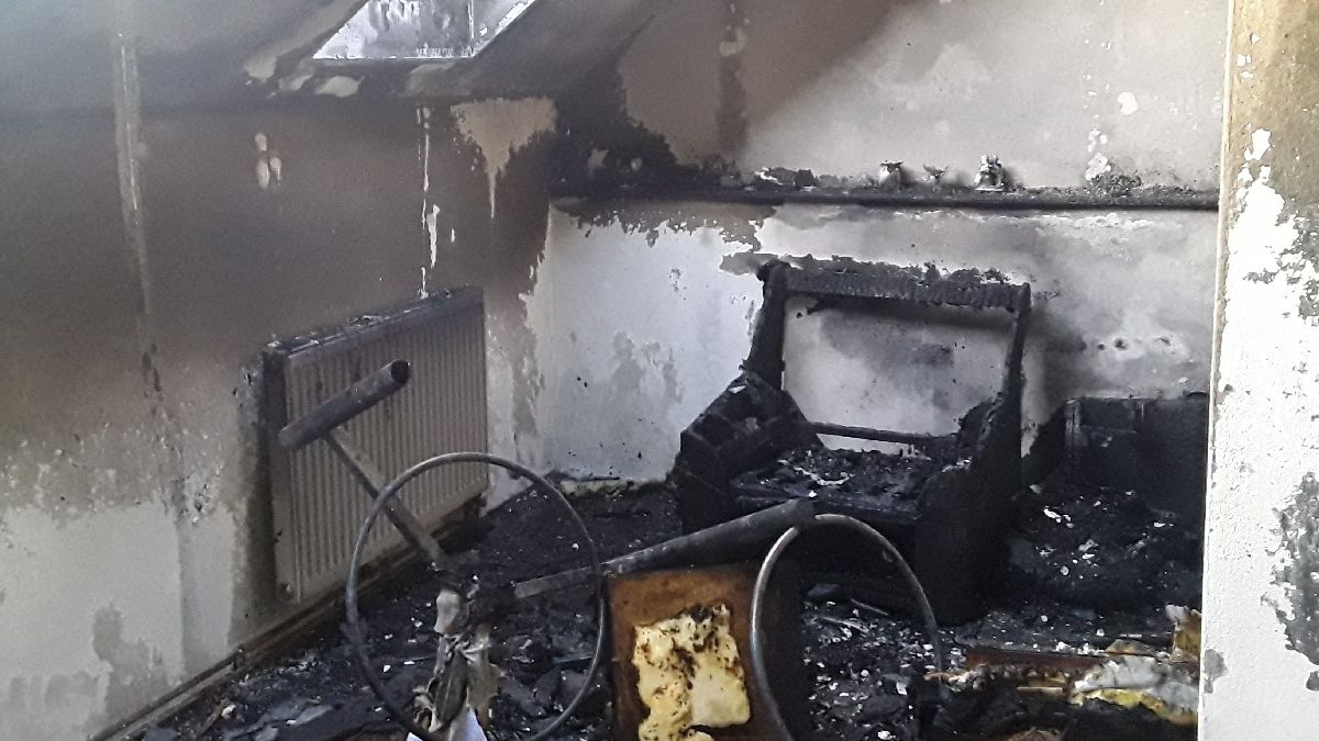 V hořícím bytě na Olomoucku našli mrtvého člověka